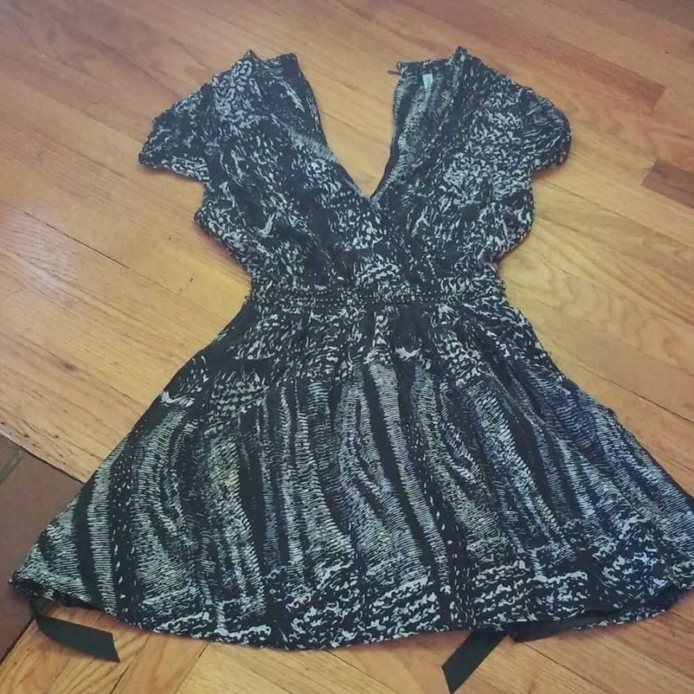Guess Black and white soft mini dress